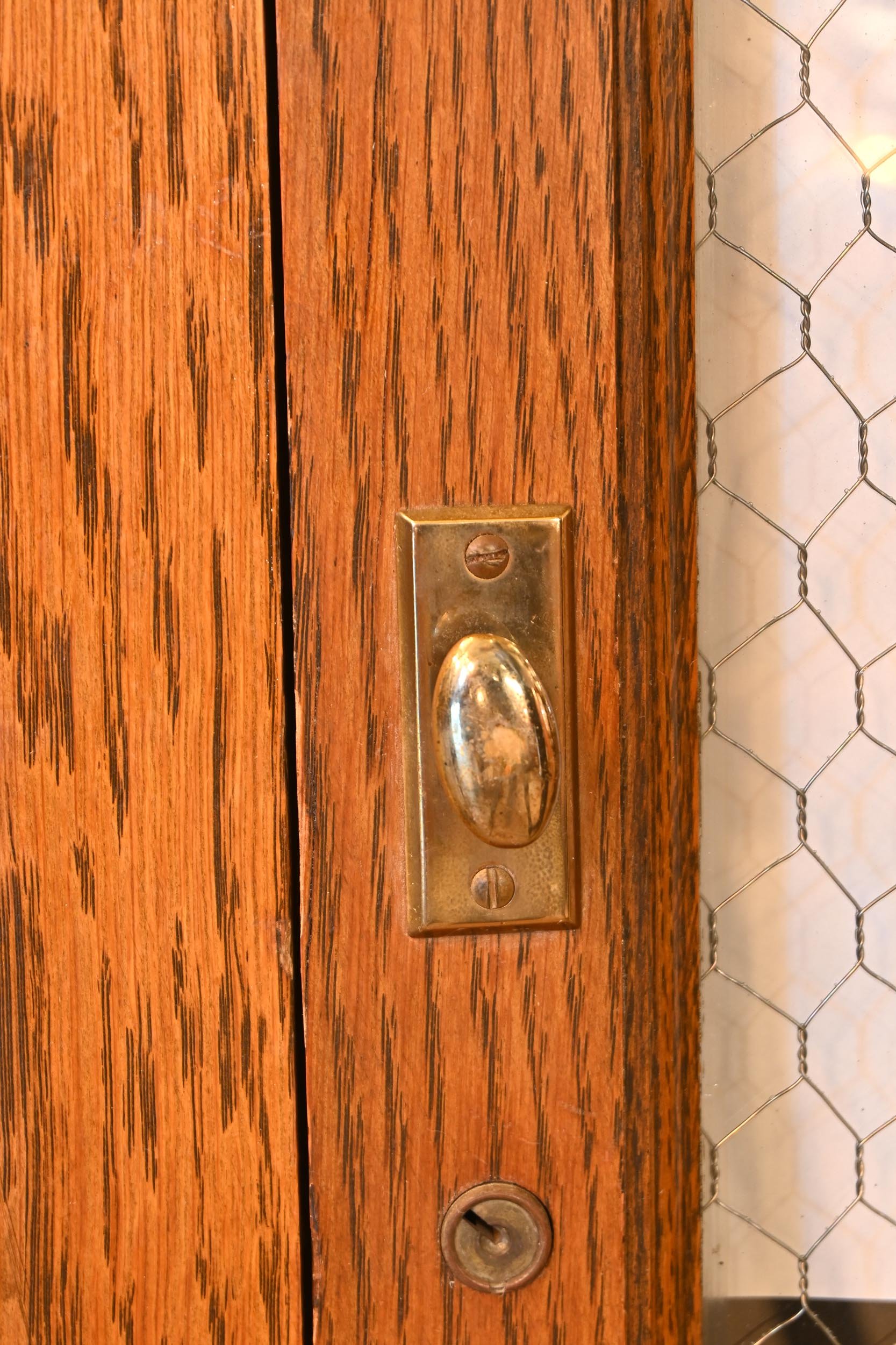 27934 oak double chicken wire cabinet doors 4.jpg