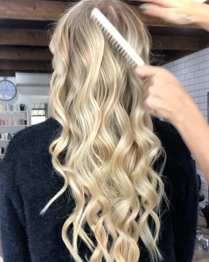 𝙼𝚢 𝚏𝚊𝚟𝚘𝚞𝚛𝚒𝚝𝚎 𝚙𝚊𝚛𝚝 𝚘𝚏 𝚍𝚘𝚒𝚗𝚐 𝚌𝚘𝚕𝚘𝚞𝚛 ♡︎&hearts;︎♡︎

#blondeaddict #blondelovers #livedinblonde @powernetworkaus @kevin.murphy.australia