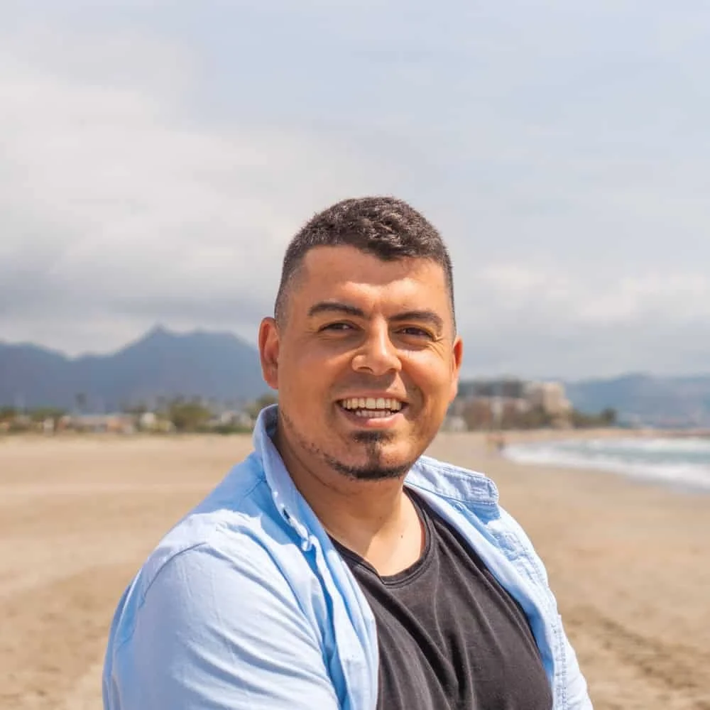 Excelente opción para cursos ya que no solo es teórico si no que te muestran y enseñan una práctica real