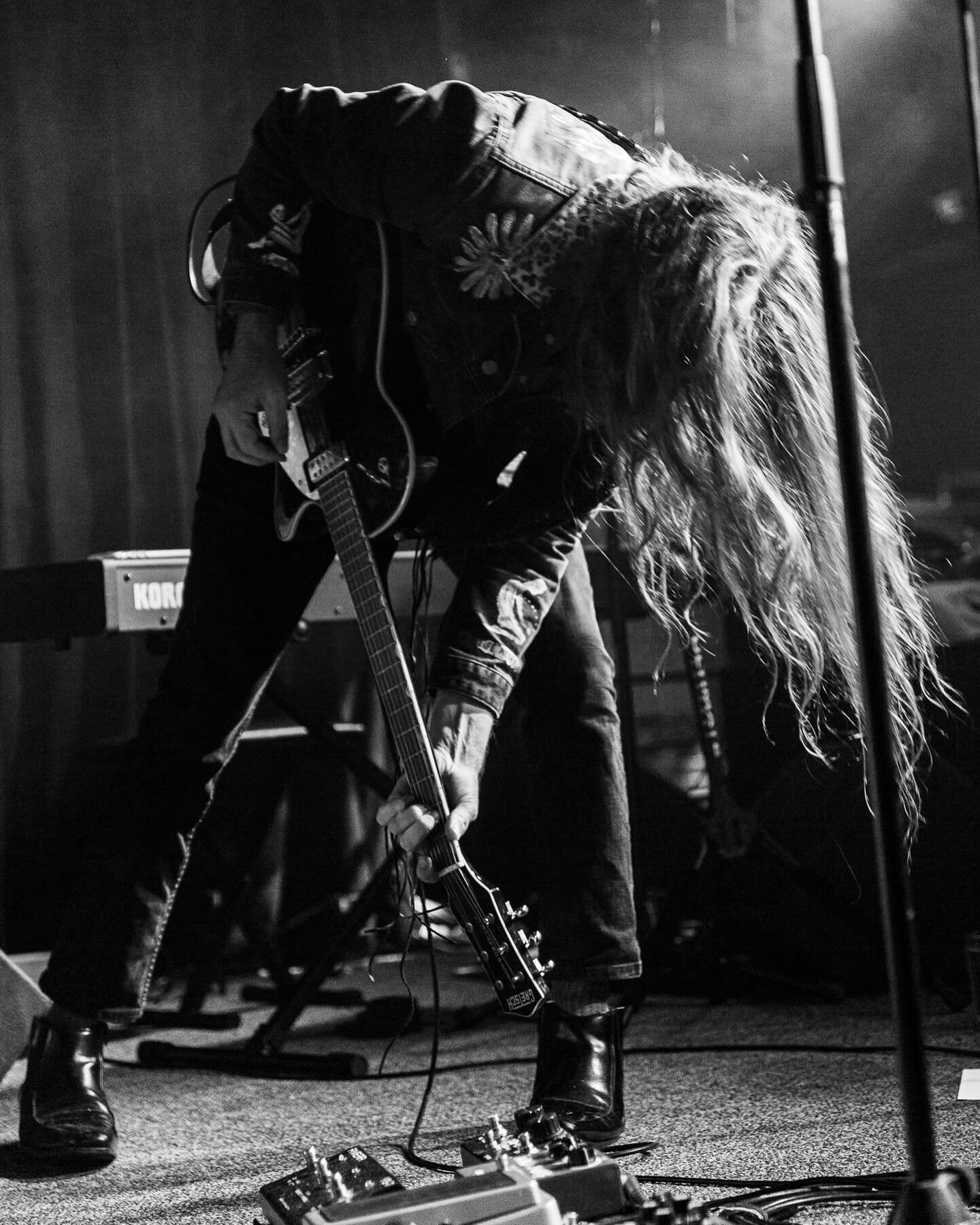 Thank you @thejimclasshero for capturing this image at @theweldersdog_hq ⚡️and thank you @sal_drums for lending me this cool guitar ✨ Next band show will be at @thegumballfestival and we are all very excited! Meanwhile the duo tour continues this wee