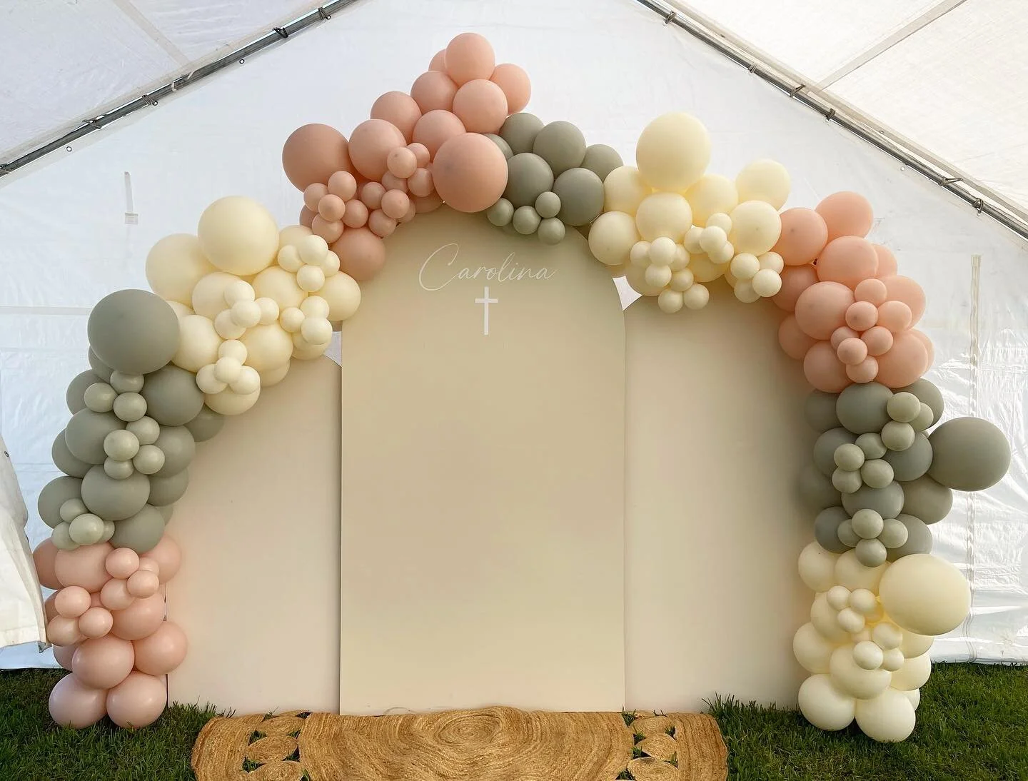 Carolina&rsquo;s Baptism ✝️ 

I had the pleasure of doing two set-ups for my girl @del.carmenn last week! 🐮

If you are in the Chino/IE area and are in need of brow waxing, brow lamination or make-up application services, please contact her! ✨

+ ba