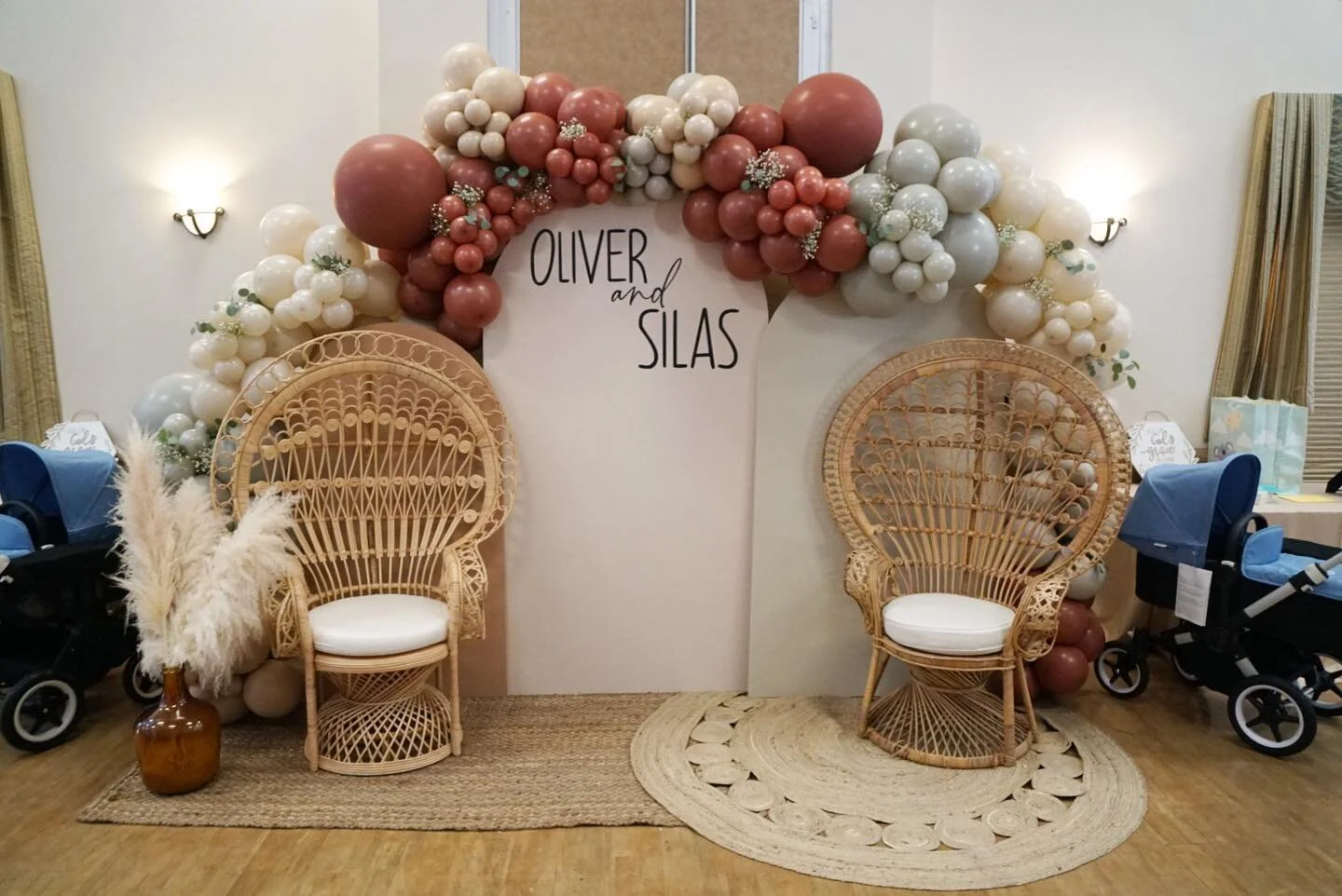 twin sisters that were both were expecting boys and ended up delivering on the same day! 👶🏻🍼💙

+ stylist: @takeitfromhereevents 
+ balloons: @jovialeventsca 
+ decal: @simplybydiane 
+ panels: @builditfromhere
+ peacock chair: @homeloveevents

#b