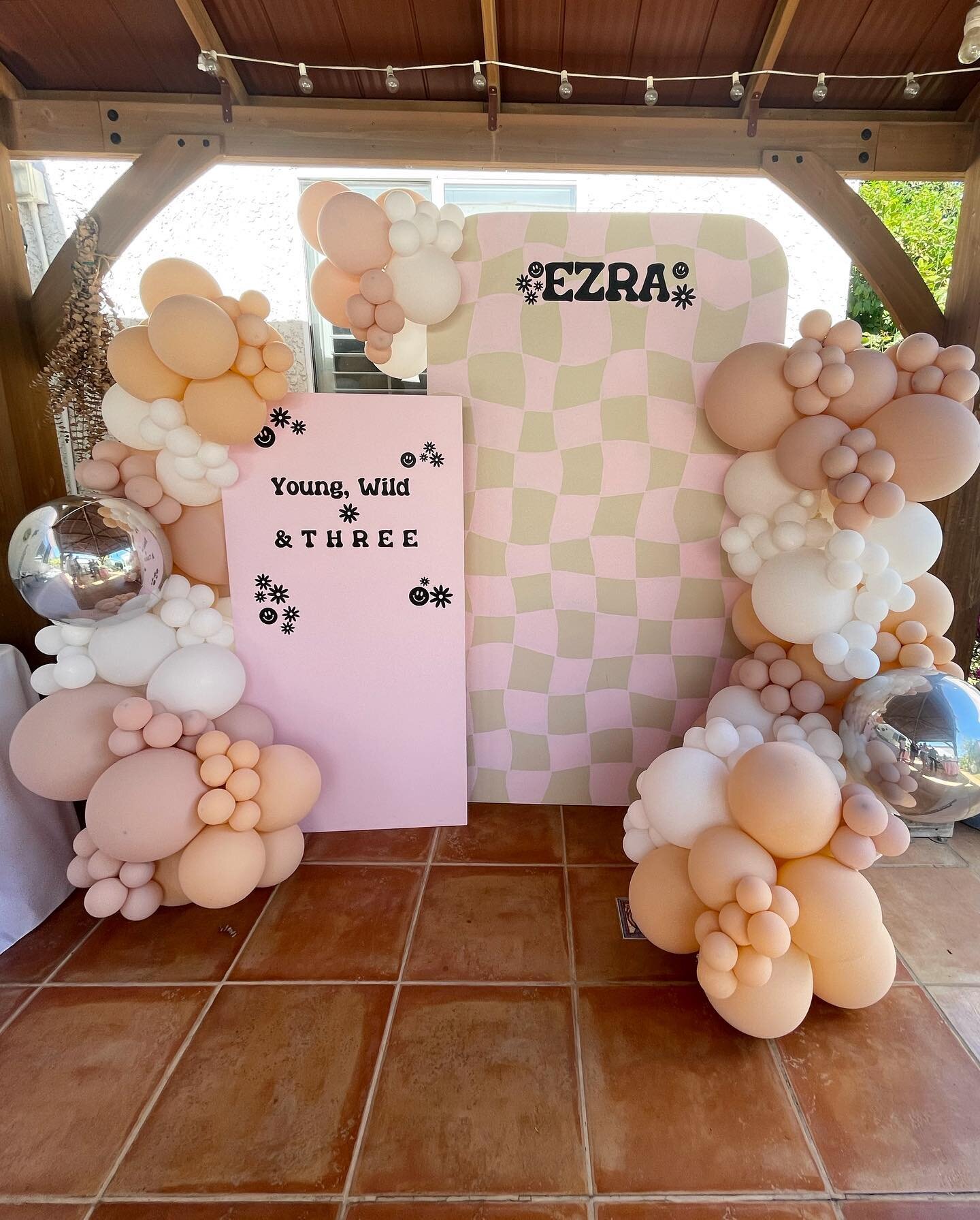 Young, Wild &amp; THREE! 💖

+ concept/decals: @takeitfromhereevents 
+ balloons: @jovialeventsca 
+ panels: @builditfromhere 
+ cake: @sugarbank_la 
+ cookies: @rosebakery 

#youngwildandthree #wavycheckeredpattern #checkered #kidsparty #kidspartyid