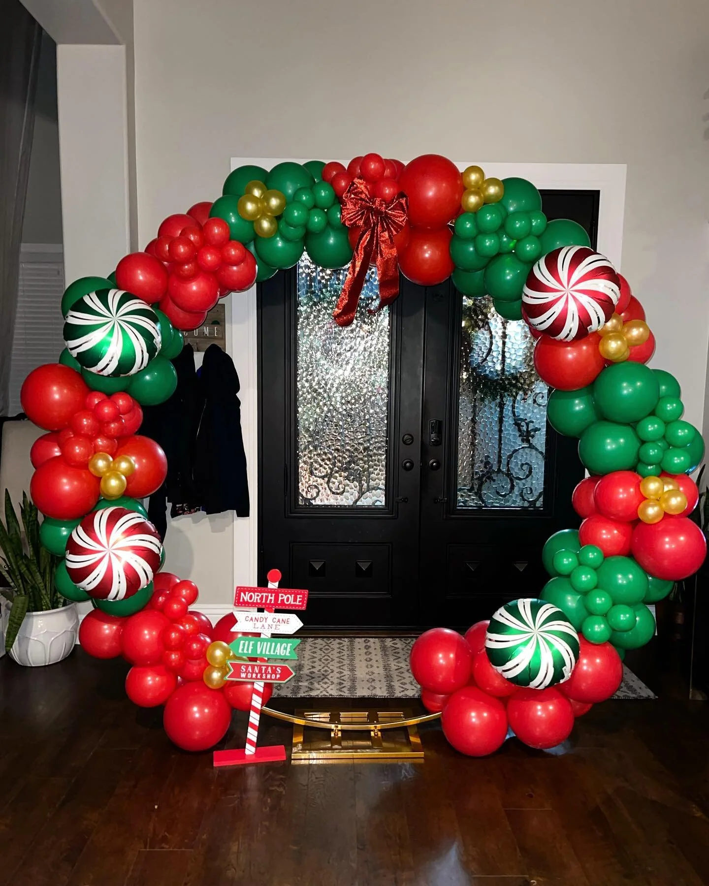 Christmas Szn!🎄🎅🏻

#christmas #christmasdecor #christmasballoons #christmastime #christmastheme #balloongarlands #balloonbackdrops #eventplanner #eventplanning #ieballoons #balloonart #balloons