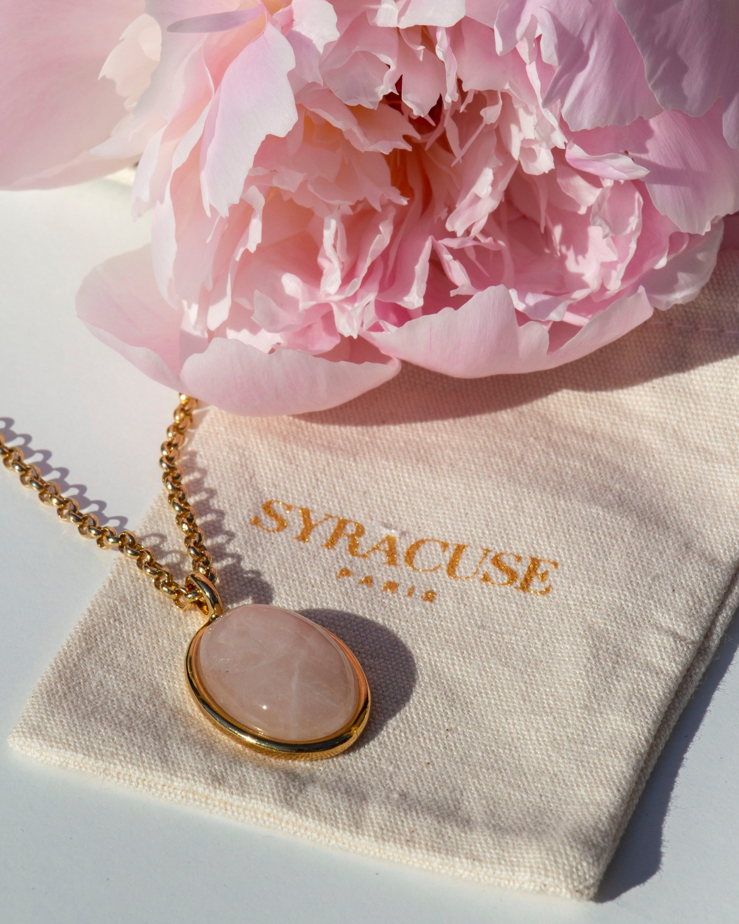 collier rose, collier quartz rose, pendentif or rose femme, quartz rose collier, collier en quartz rose, pendentif ginette ny, pendentif rose fleur, pendentif quartz, collier sautoir femme