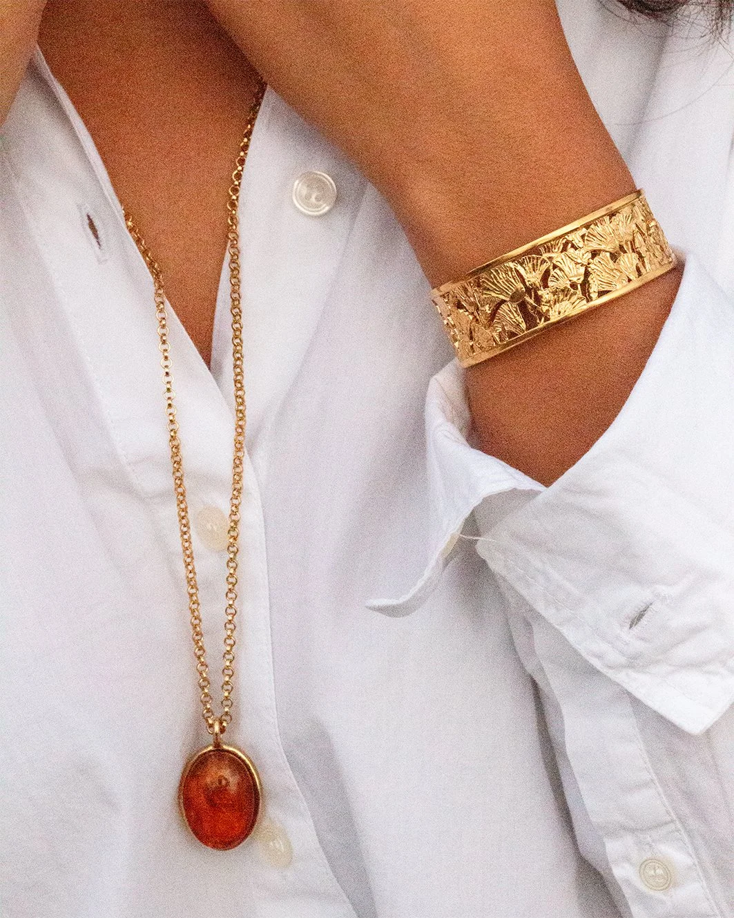 Collier pendentif femme ambre doré inspiration égyptienne grand modèle – Syracuse Paris