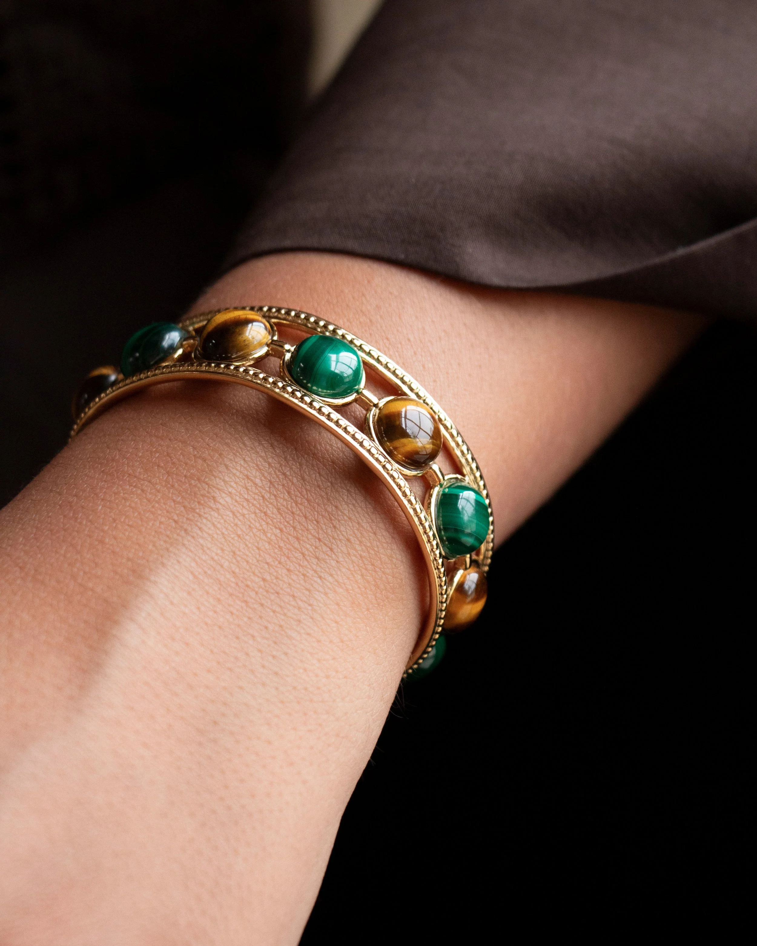 Bracelet jonc doré serti malachite et œil de tigre – bijou intemporel taille universelle