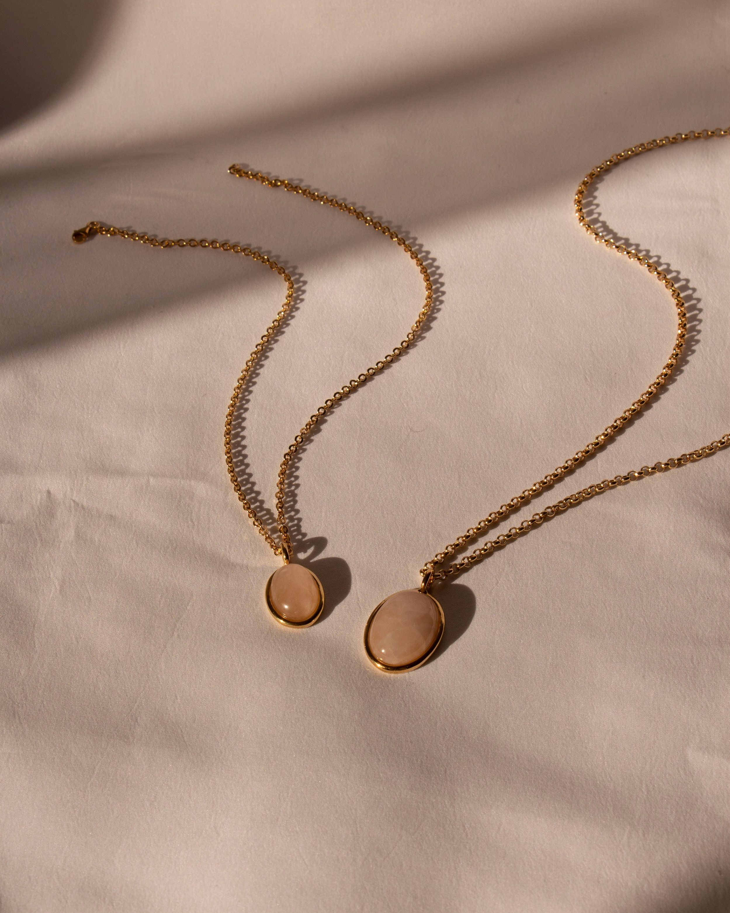 collier rose, collier quartz rose, collier or rose, pendentif or rose femme, quartz rose collier, collier en quartz rose, pendentif ginette ny, pendentif rose fleur, collier rose or,