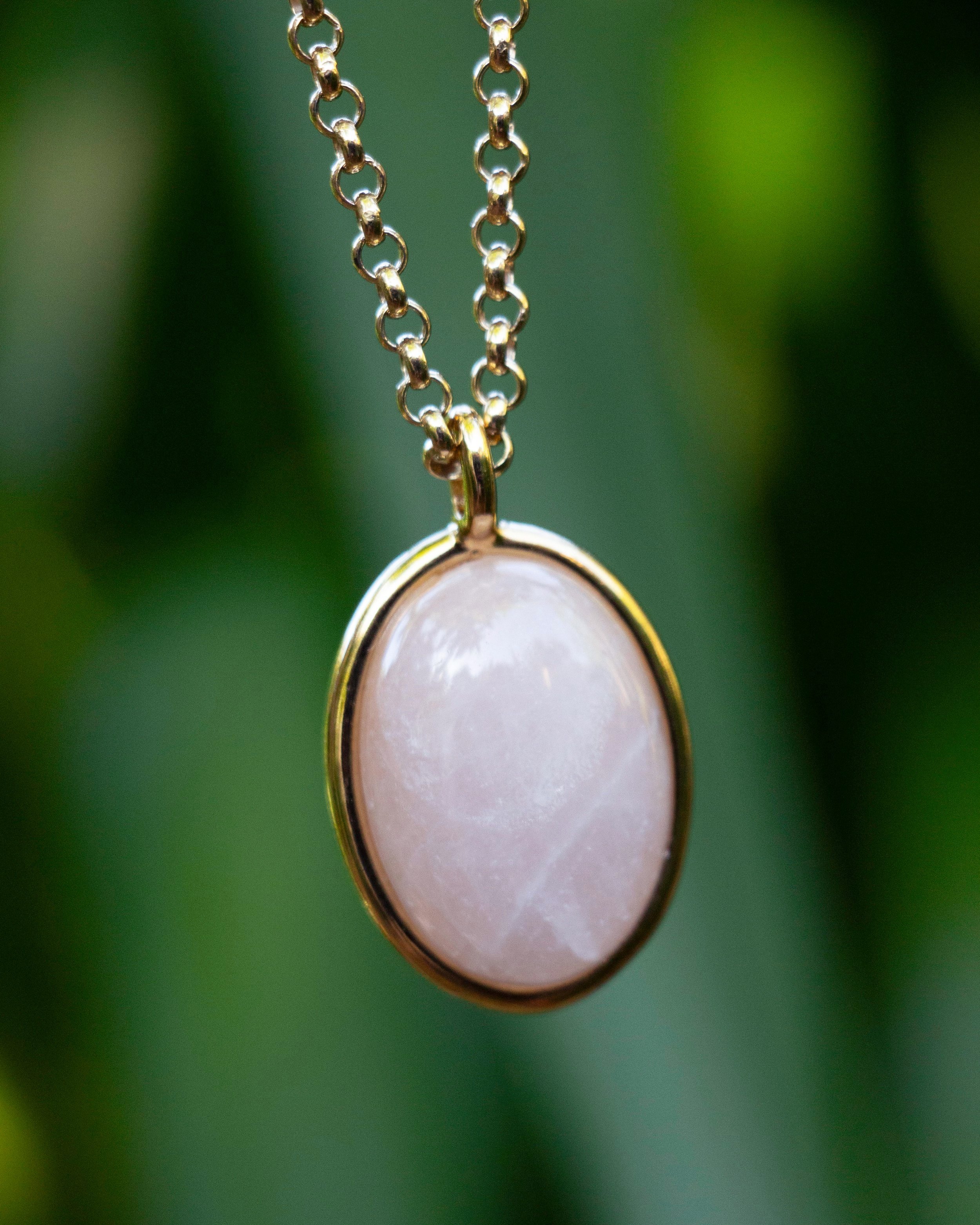 collier rose, collier quartz rose, pendentif or rose femme, quartz rose collier, collier en quartz rose, pendentif ginette ny, pendentif rose fleur, pendentif quartz, collier sautoir femme