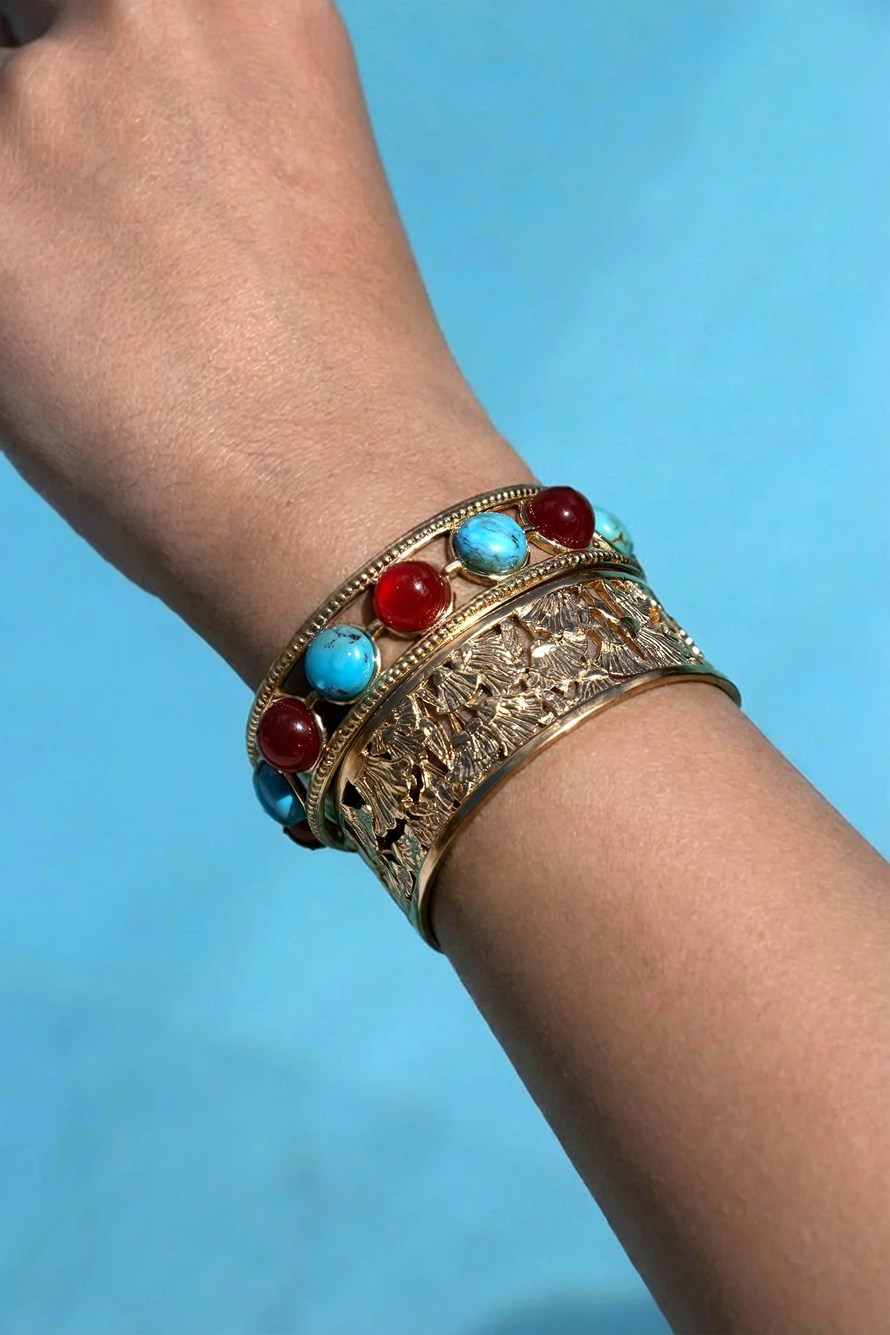 Bracelet jonc doré cornaline et turquoise naturelle – Collection Lueurs d'Égypte Syracuse Paris