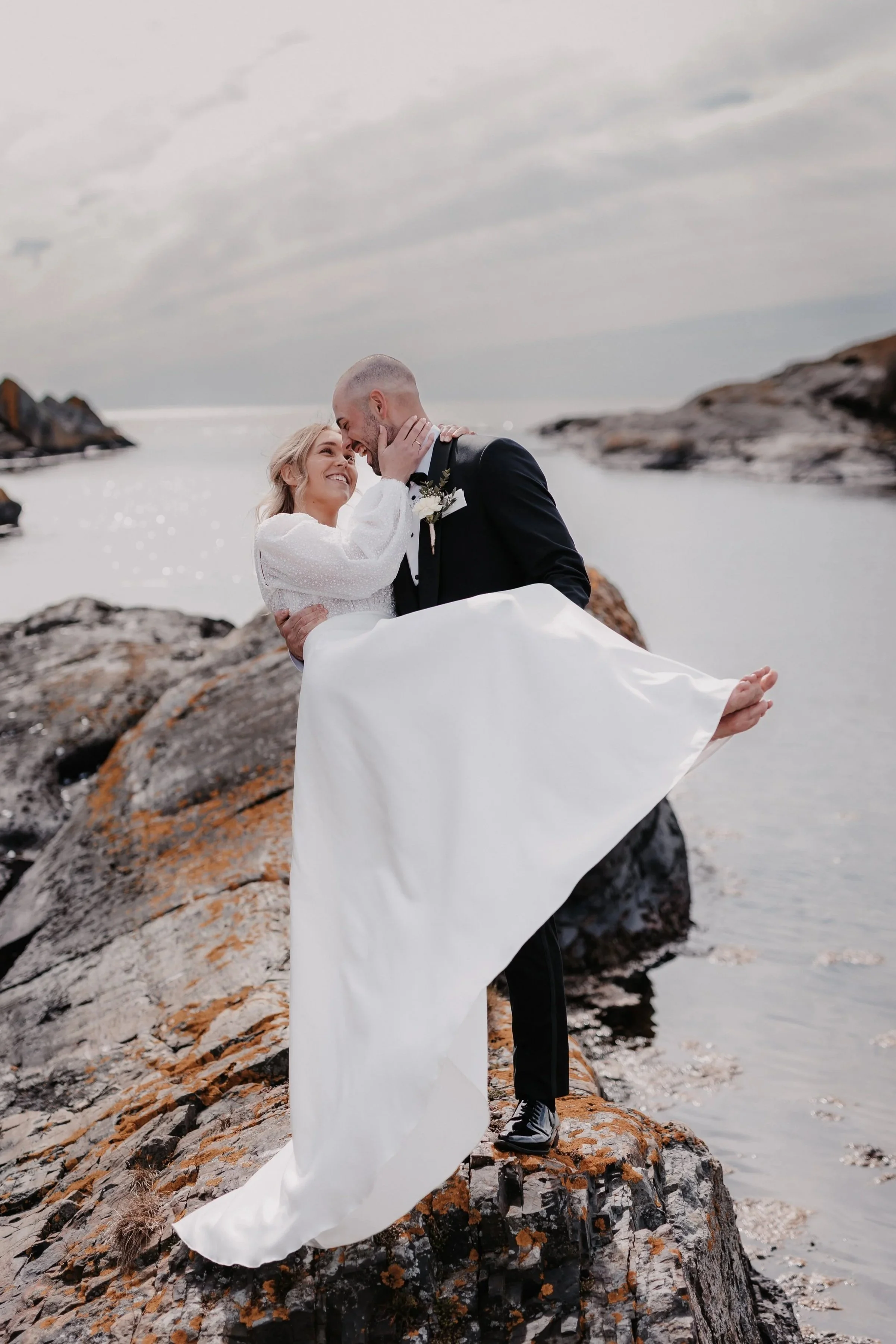 Intimt bryllup på Rådhuset i Oslo, foreviget av Fotograf Håndlykken fra Horten, Vestfold.