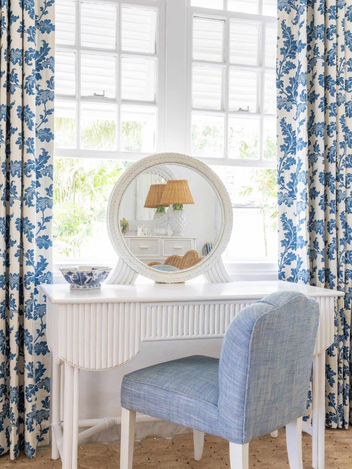 So, so pretty. The Camelot Suite, refreshed with the glorious Scrolling Acanthus print in Cobalt @soanebritain
