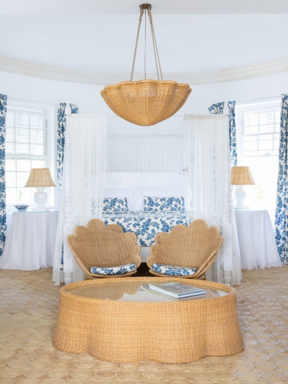 Oh how we love this room. The Camelot Suite. It&rsquo;s got it all. Glamour, grace, romance &amp; a glorious sea view from your bed.

Furniture &amp; fabulous new fabrics by @soanebritain