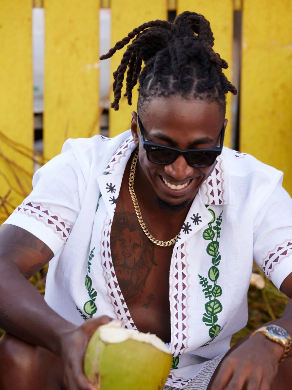 Bimshire. If you know you know...

The fabulous new @samdeteran Bimshire linen hand printed shirt now available in the Coco store at @cobblerscovehotel . For enquiries coco@cobblerscove.com or Whatsapp +12462593485. 

The monkey is not available at C