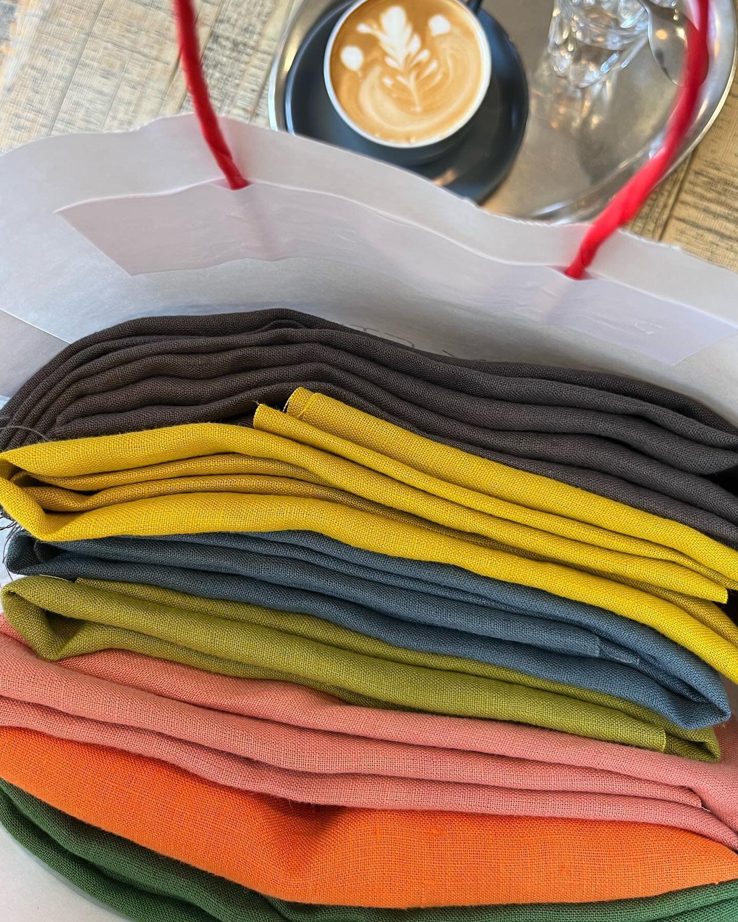 Having a coffee in Kipferl and pondering on the future of these beautiful linen fabrics from Ray Stitch. 

Went in to restock some old favourites and found three new colours that just insisted on coming home with me! Shamrock, Popsicle and Old Rose. 