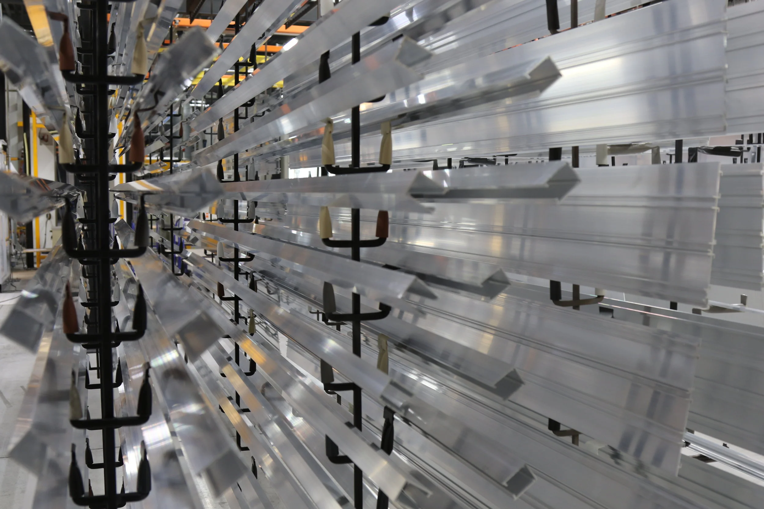 Van voorbehandeling tot poedercoating:  zo wordt jouw gevelbekleding gemaakt