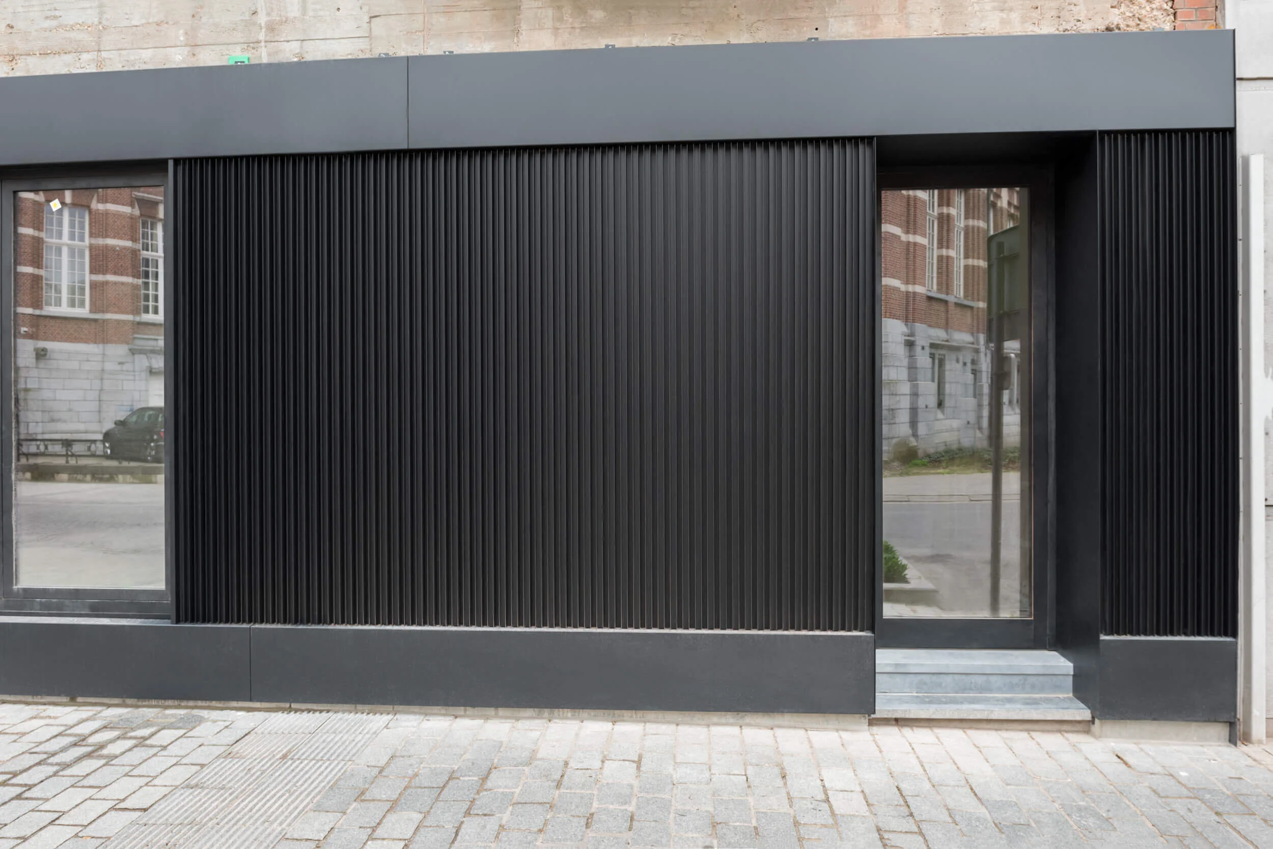 Kantoor en meergezinswoning omgebouwd tot kantoor met vijf appartementen