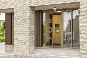 Met welke uitdagingen krijgen architecten vaak te kampen bij het ontwerp van een gevel?