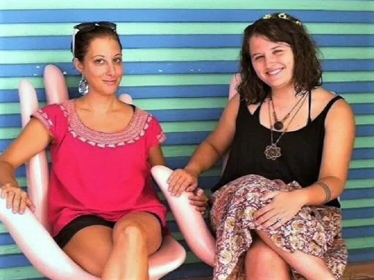 Spanish+immersion+student+spending+some+time+with+Na%27atik+staff