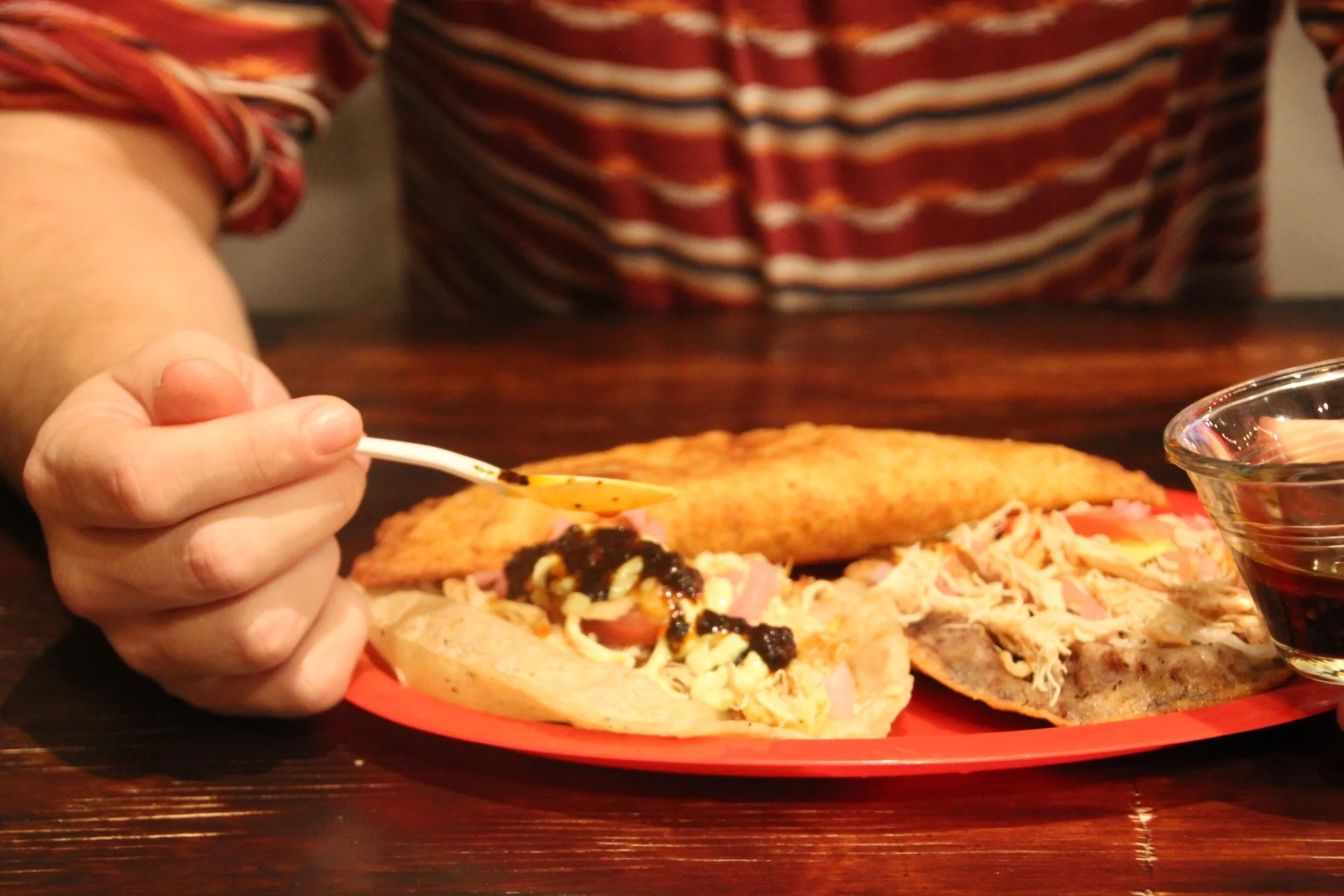 Putting sauce on tostada.JPG