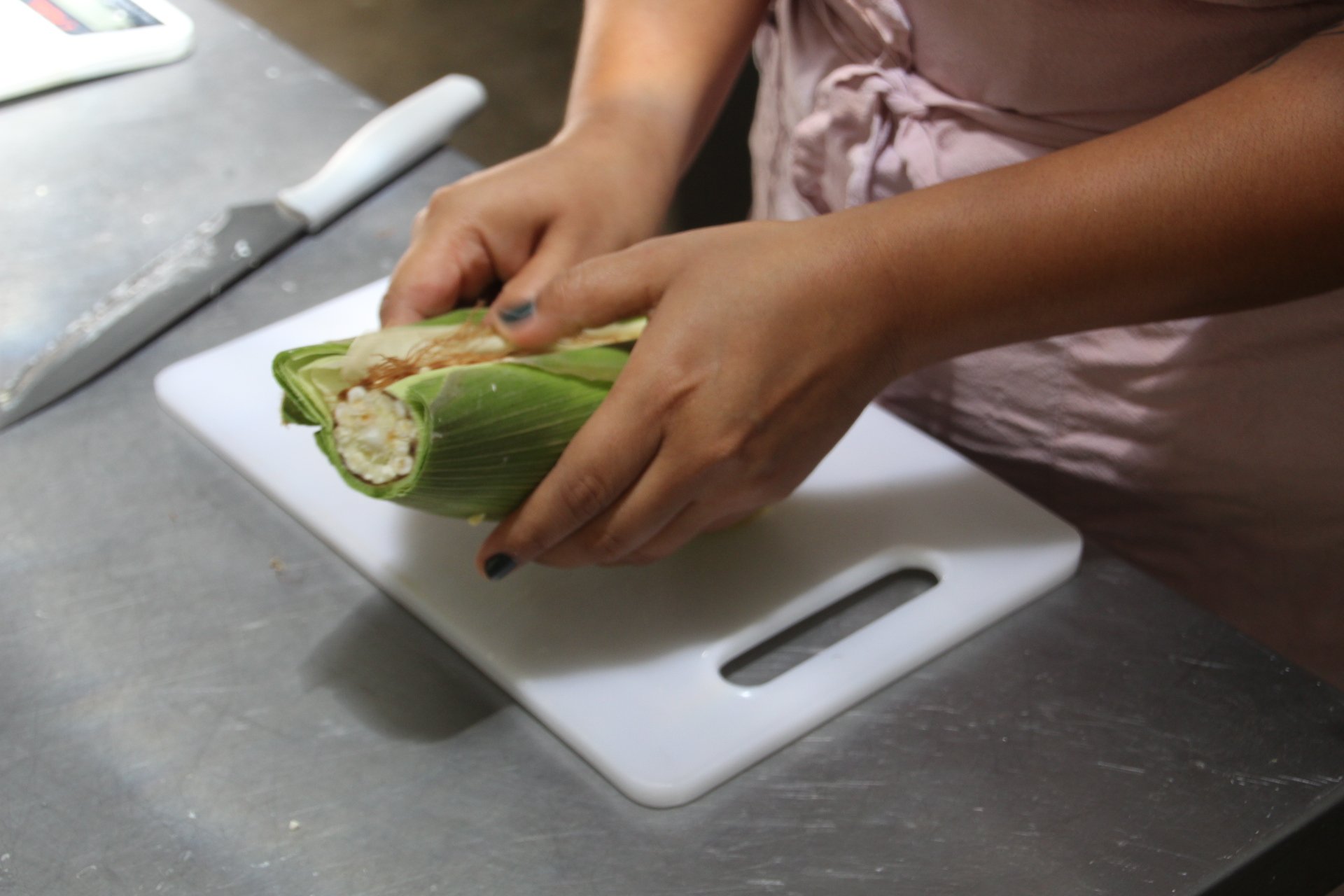cutting open elote.JPG