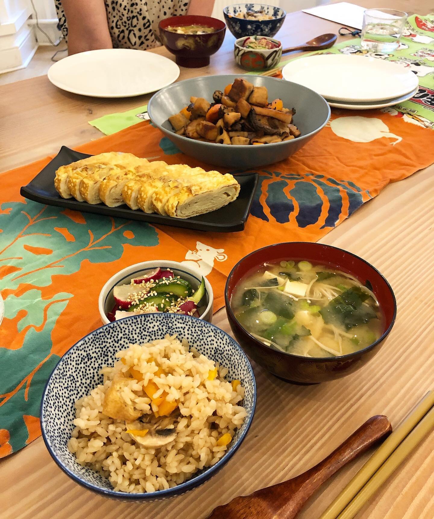 This is definitely my favorite type of comfort meal I never get bored 🤗💕Each dishes are very common Japanese homemade dish and so flavorful. You can learn so many little tips and basic knowledge for Japanese cooking !!👩🏻&zwj;🍳✨
It&rsquo;s like a