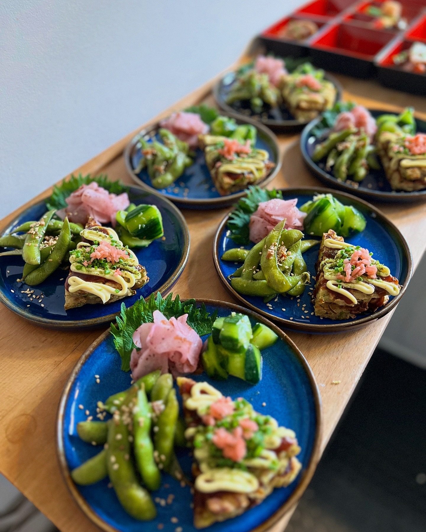 Japanese vegetarian full meal for a private party🥂✨
I served a starter plate, Bento box meal with Onigiri rice balls, and Japanese souffle cheesecake with matcha mochi with matcha chocolate ganache as a dessert.🍱🍰 
I was so happy that they liked f