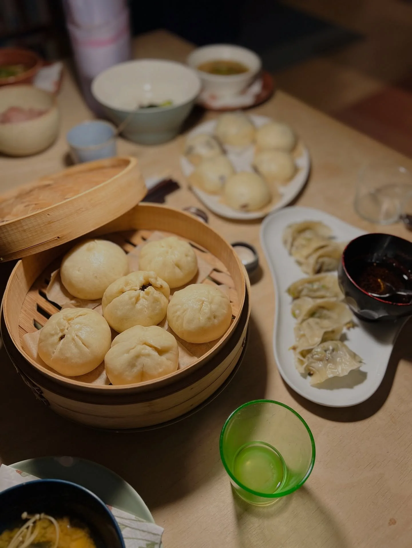 Such a fun and cozy private class with this lovely family 💕 I really enjoyed their warm company and our chats the whole time ☺️✨

We made a Japanese homemade feast together: vegan nikuman (savory steamed buns) and anman (sweet red bean buns) from sc