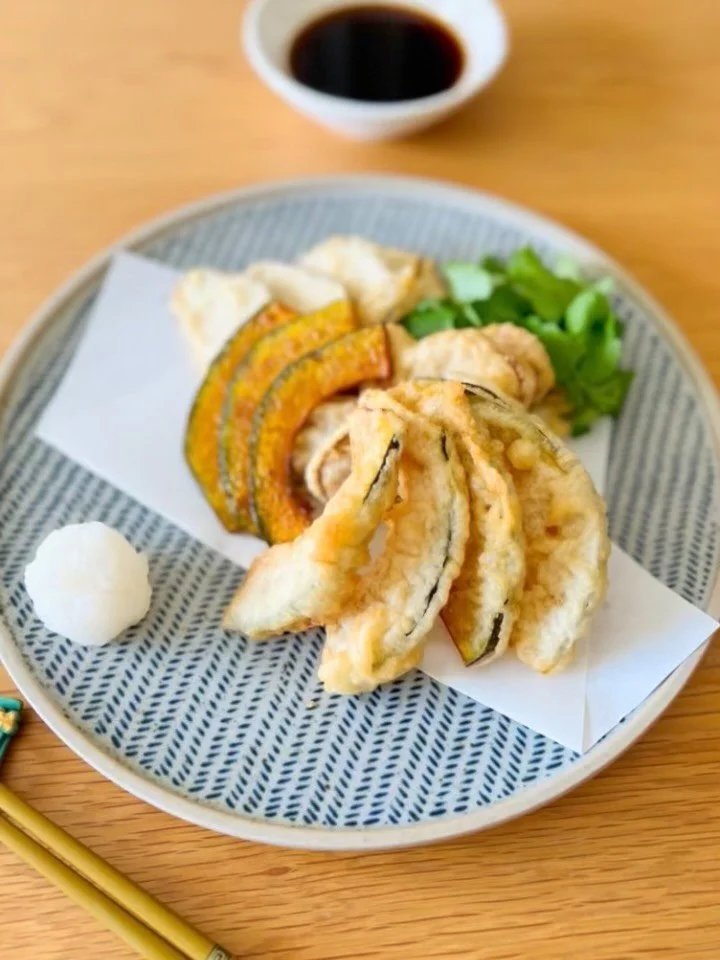 Pumpkin season is here! 🎃🎃🎃✨
Have you tried Japanese Hokkaido pumpkin before? It&rsquo;s my favorite. It&rsquo;s sweet, creamy, and perfect for both desserts and savory dishes!🧡
I especially love it as tempura. It&rsquo;s light, crispy, and natur