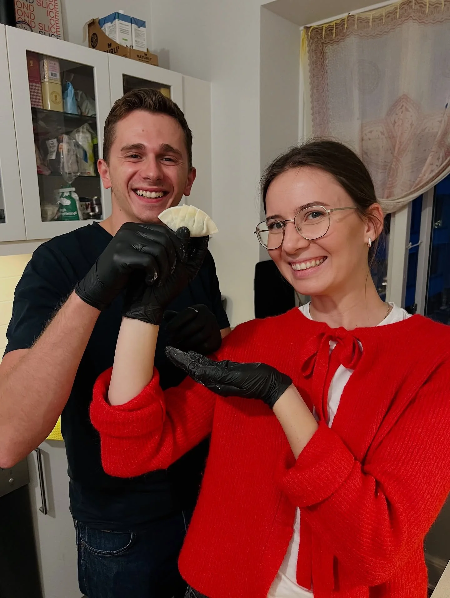 I had an amazing time with this lovely couple 💕 If you learn the basics of Japanese cooking, it&rsquo;s actually so easy to make delicious traditional dishes like them! 🥰
We made veggie Gyoza dumplings, Okonomiyaki (savory pancake), cute Onigiri ri