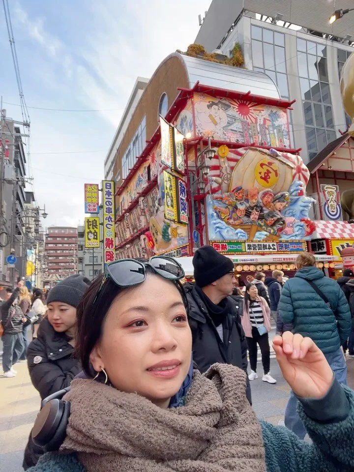 あけましておめでとうございます🎍🌅✨
Happy new year everyone🤗

Japan trip in Osaka day 1 ☀️✈️✨
This city instantly hits you with BIG lively energy, street food sizzling everywhere, crowds moving like waves, and neon lights😆🔥
Every time I come here I feel overwhel