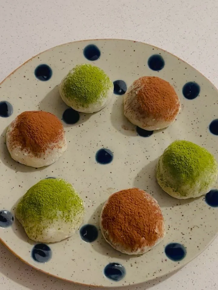 In Japan, Valentine&rsquo;s Day is basically chocolate day nowadays🍫🍫🍫 People give chocolate to their loved ones💕 or you just treat yourself to your favorite chocolate😆
Since my husband is a big fan of Mochi, I decided to make chocolate ganache 