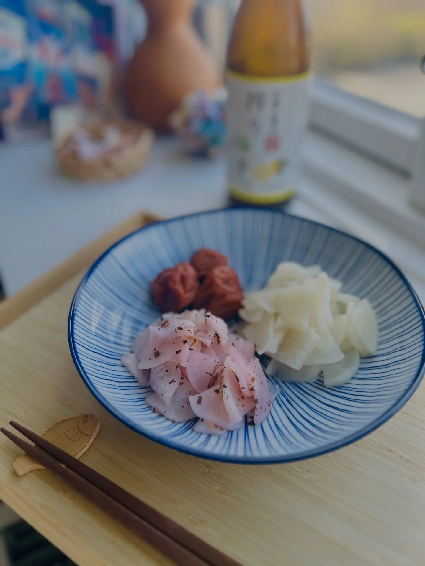 This is my current obsession&hellip; 🤍
Daikon Tsukemono salad with umeboshi (sour plum pickles) that I could honestly snack on forever 🥹✨

It&rsquo;s tangy, slightly sweet, salty, and full of flavor from the umeboshi &mdash; so simple, yet absolute
