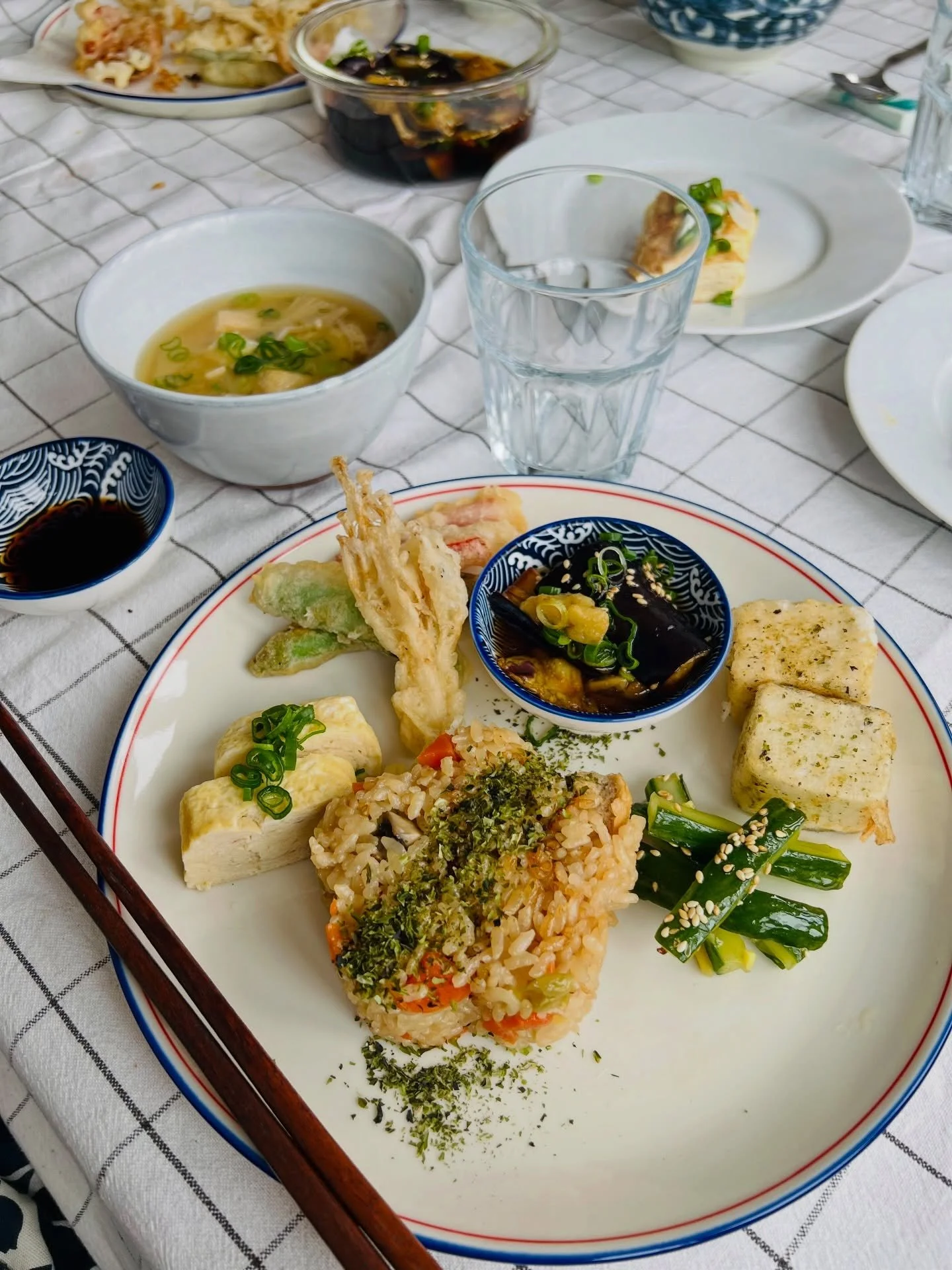 A super cozy private cooking session with this lovely couple. Together with this cute little guy💕

We made grandma-style Japanese home cooking, focusing on vegetarian / pescatarian dishes that are simple, wholesome, and perfect for everyday meals.🥢