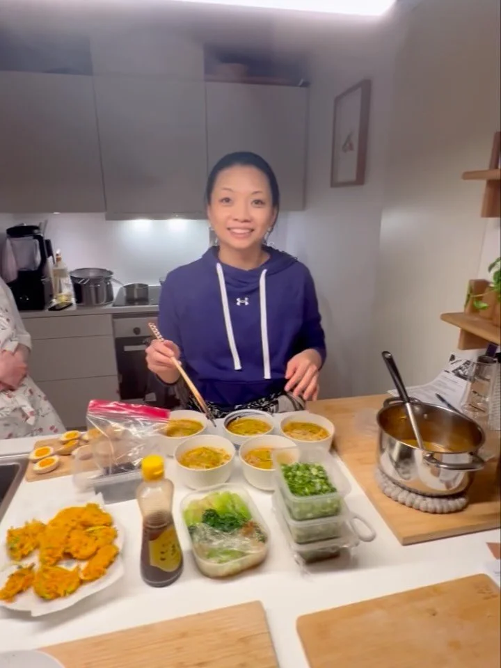 We topped these mini ramen bowls with bok choy salad, marinated eggs, and fresh spring onions 🧑🏻&zwj;🍳🍜✨
Simple toppings, but they add so much freshness, texture, and flavor to each bite.

What are your favorite ramen toppings?🥚🥬🍥💕

A perfect