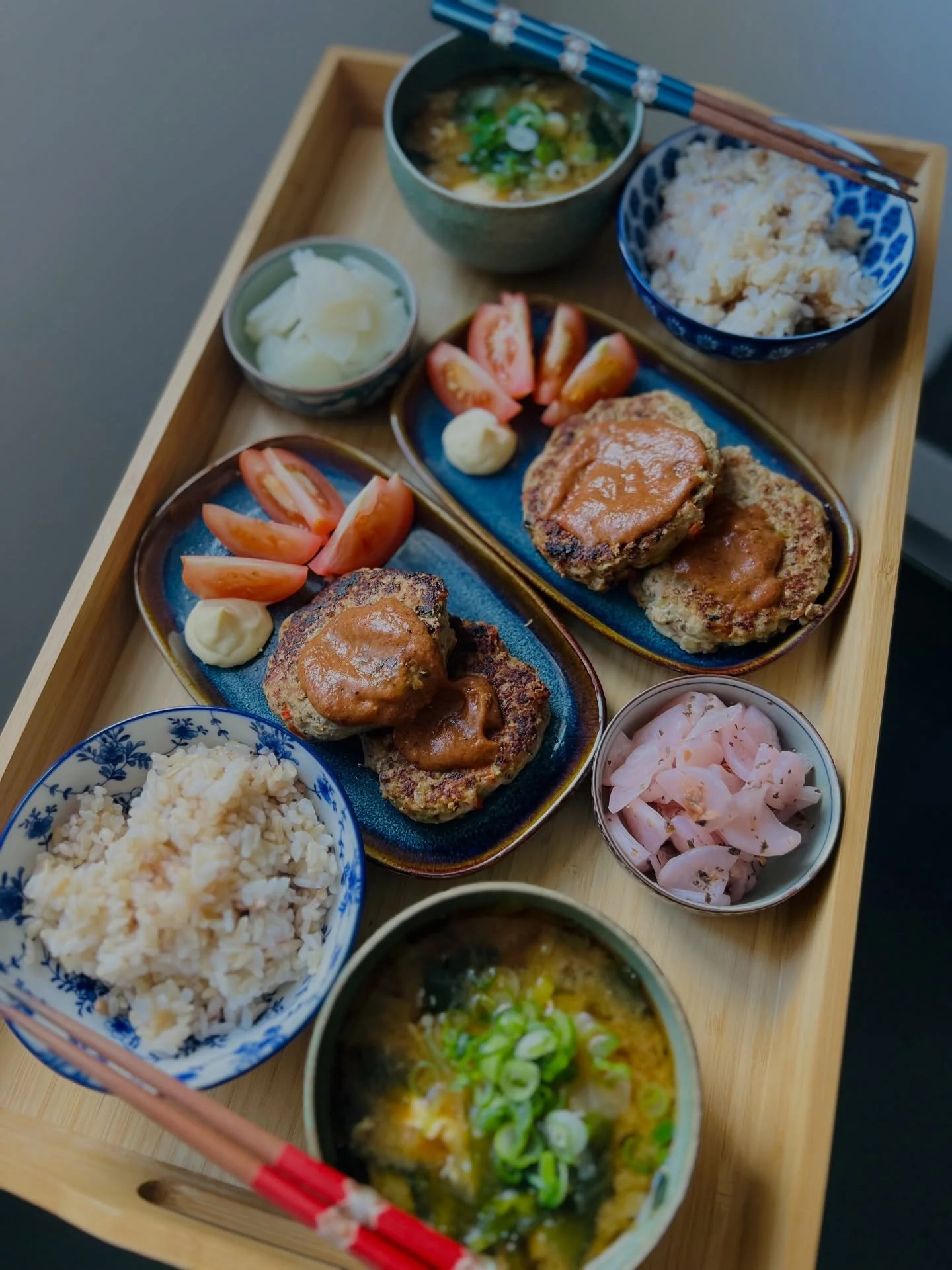 Japanese Hambāgu Teishoku at home 🥢
A satisfying brunch for a hungry morning 😋

This hamburger-style steak, which we call Hambāgu, is one of the most beloved homemade dishes in Japan. It&rsquo;s an all-time favorite homemade dish for both kids and 