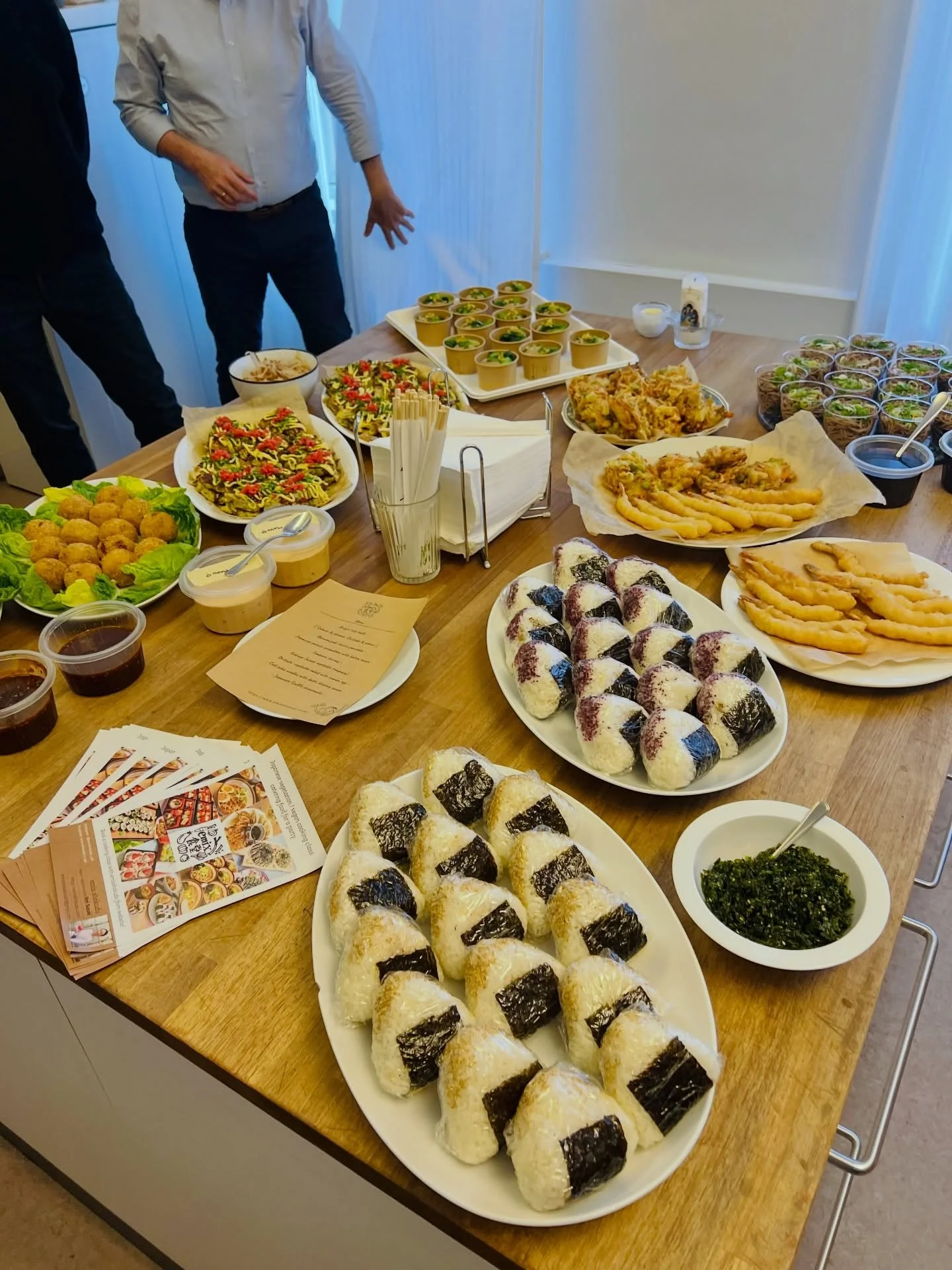 Japanese food catering 🍱✨
I had the pleasure of serving a selection of homemade Japanese dishes: onigiri rice balls, soba noodles, okonomiyaki, Kakiage veggie tempura, shrimp tempura, Japanese potato croquettes, ramen eggs, and ohitashi salad. For d