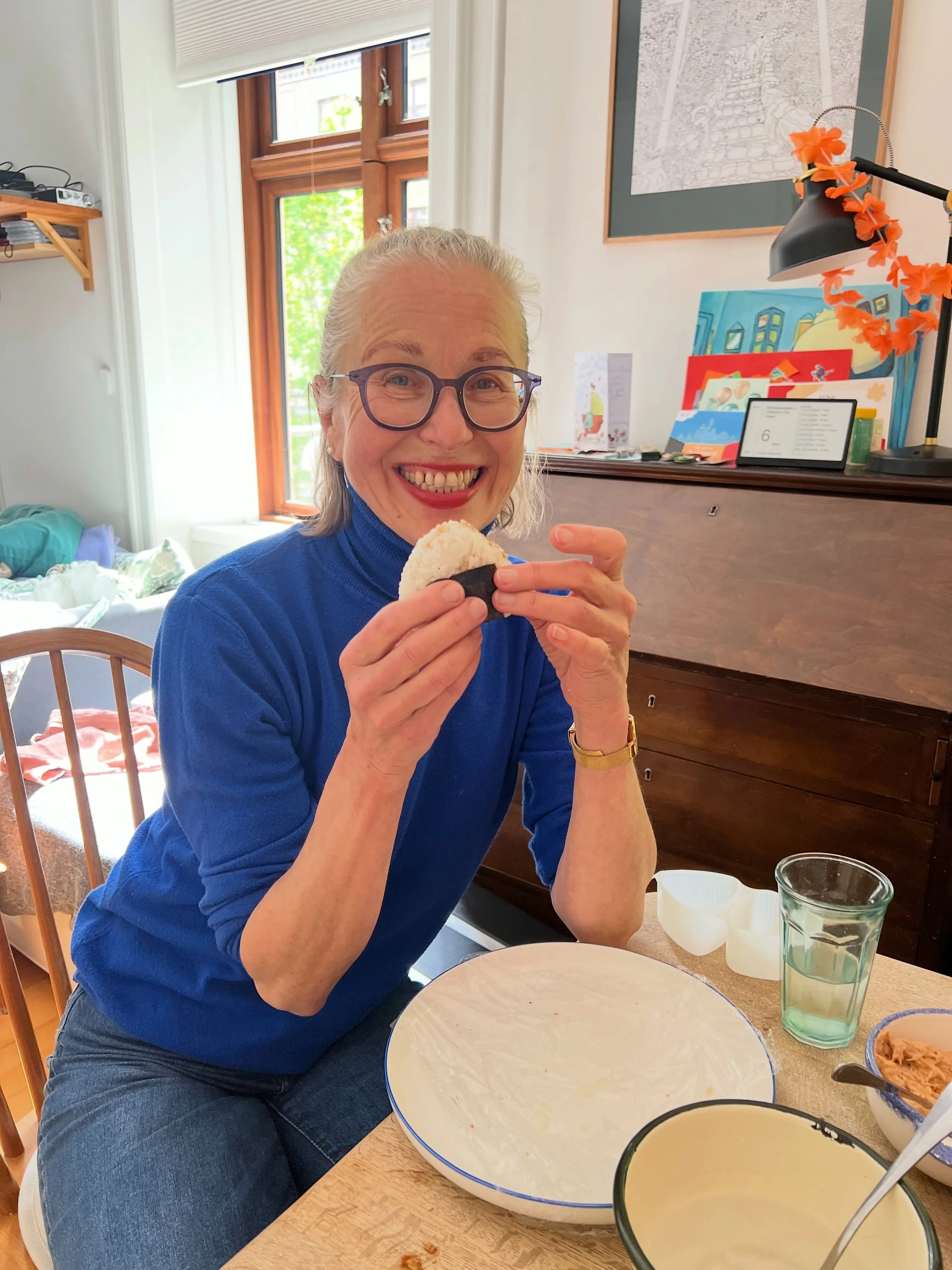Handmade Onigiri party, anyone? 😁
Have you ever tried making onigiri by your hand?🍙🍙🍙

We had such a cozy private cooking class together 💕
This time, we made homemade onigiri rice balls with different fillings, okonomiyaki savory pancakes, miso 