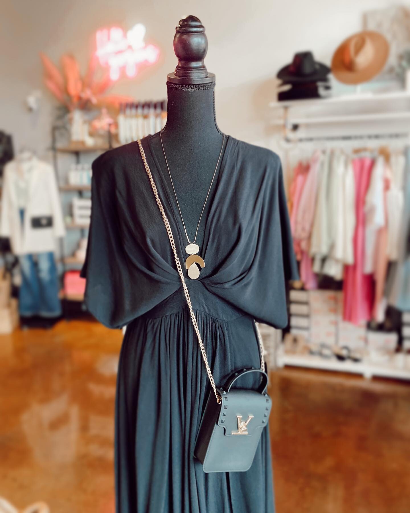 Our Phoeb&egrave; Maxi is a Must&bull;Have with a SXY Deep&bull;V + High&bull;Fessura&rsquo;s🔥 Pairs perfectly with our Newest Onthig&oacute; Crossbody Bag!! Limited Edition, Shop Today 10-5 💋💋

#LBD #backinblack #musthave #vacationvibes #springfa