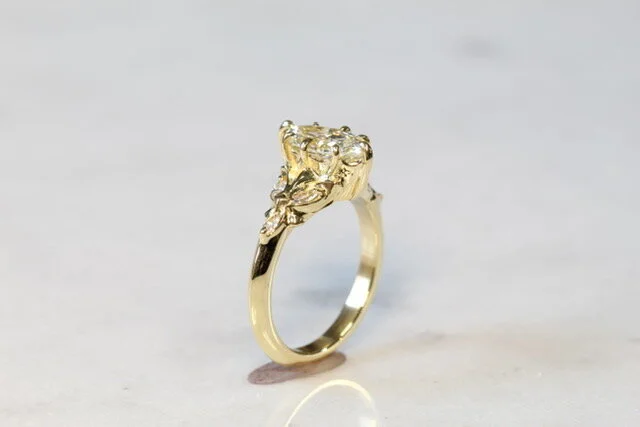 18k yellow gold and diamond. 2020