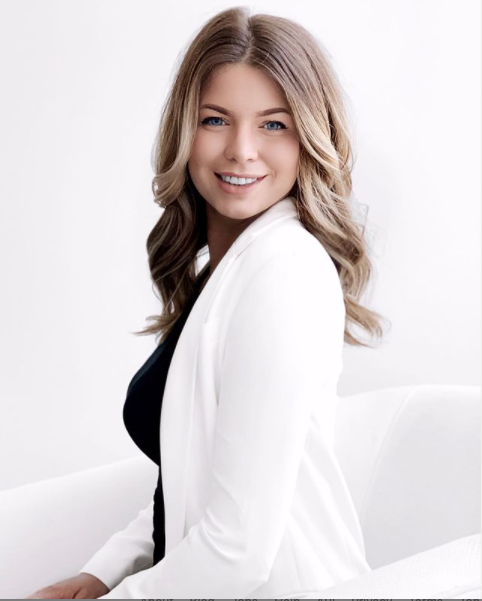 Jessica Varga headshot.png