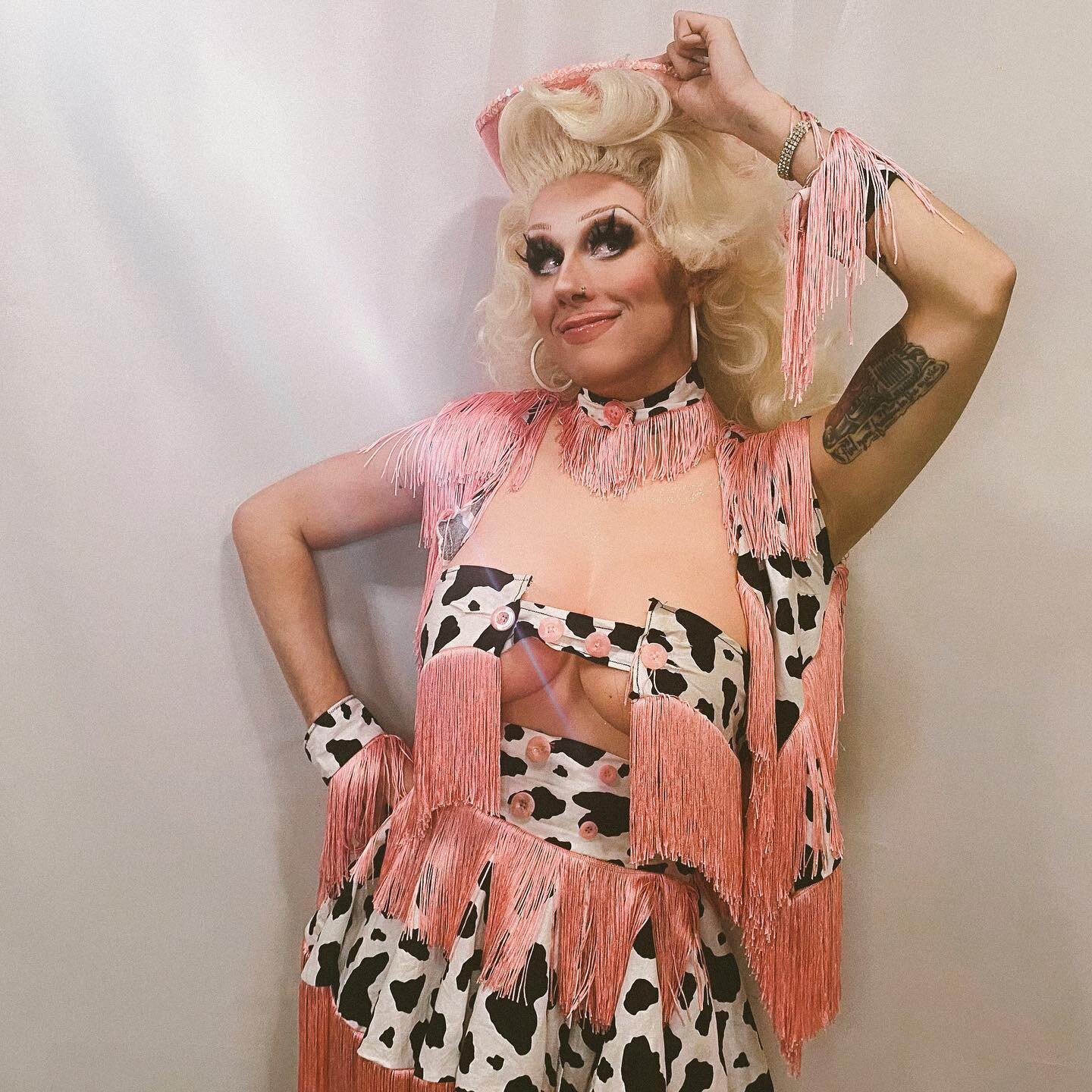 Yee-fuckin-haa 🐄 
Made this lil ditty earlier this year 💖
Hair by @itssecretqueen 
Fit by me
Tibbies by dr. God.