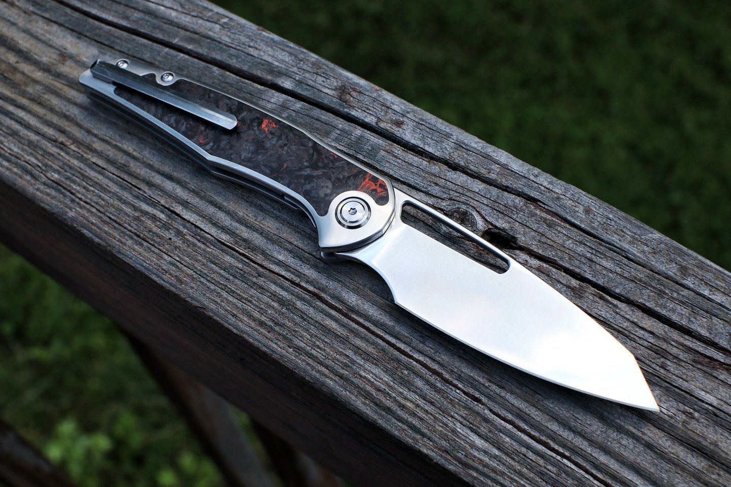 Phorus V2.. is truly a knife I&rsquo;ve been carrying for years, when I don&rsquo;t have a knife to test or promote this is the model I usually carry. 
Thin, great ergos, great user.. can&rsquo;t really go wrong with this.. and yes im tooting my own 