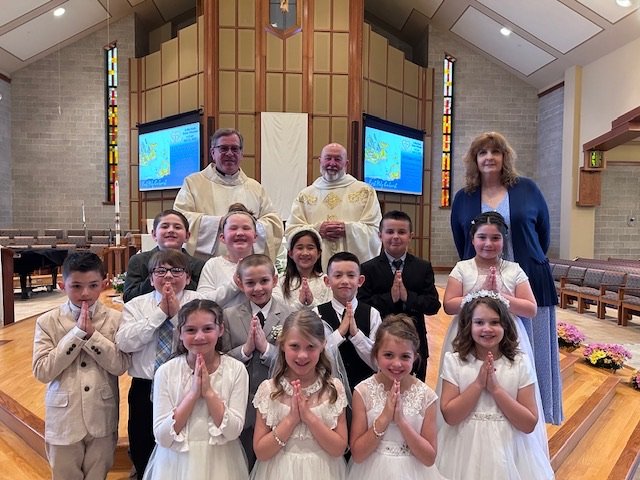 2nd Grade 2023 Holy Communion 3.jpeg