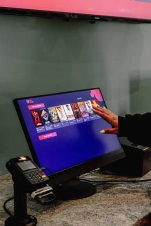 Apple Cinemas — Warwick Mall