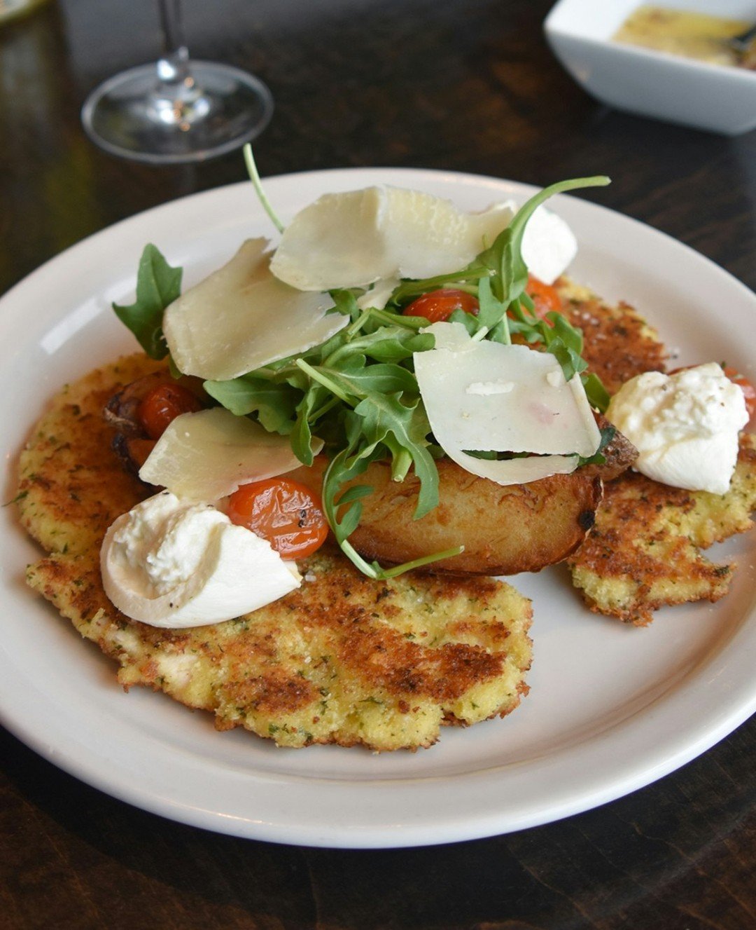 🌸☀️ Ready to savor spring flavors at @nyajoes ? 
Take a dip into their refreshing new menu, designed to match the sunny vibes of the season! 😋

Indulge in their Chicken Milanese, featuring chicken adorned with roasted tomatoes, crispy potatoes, bab