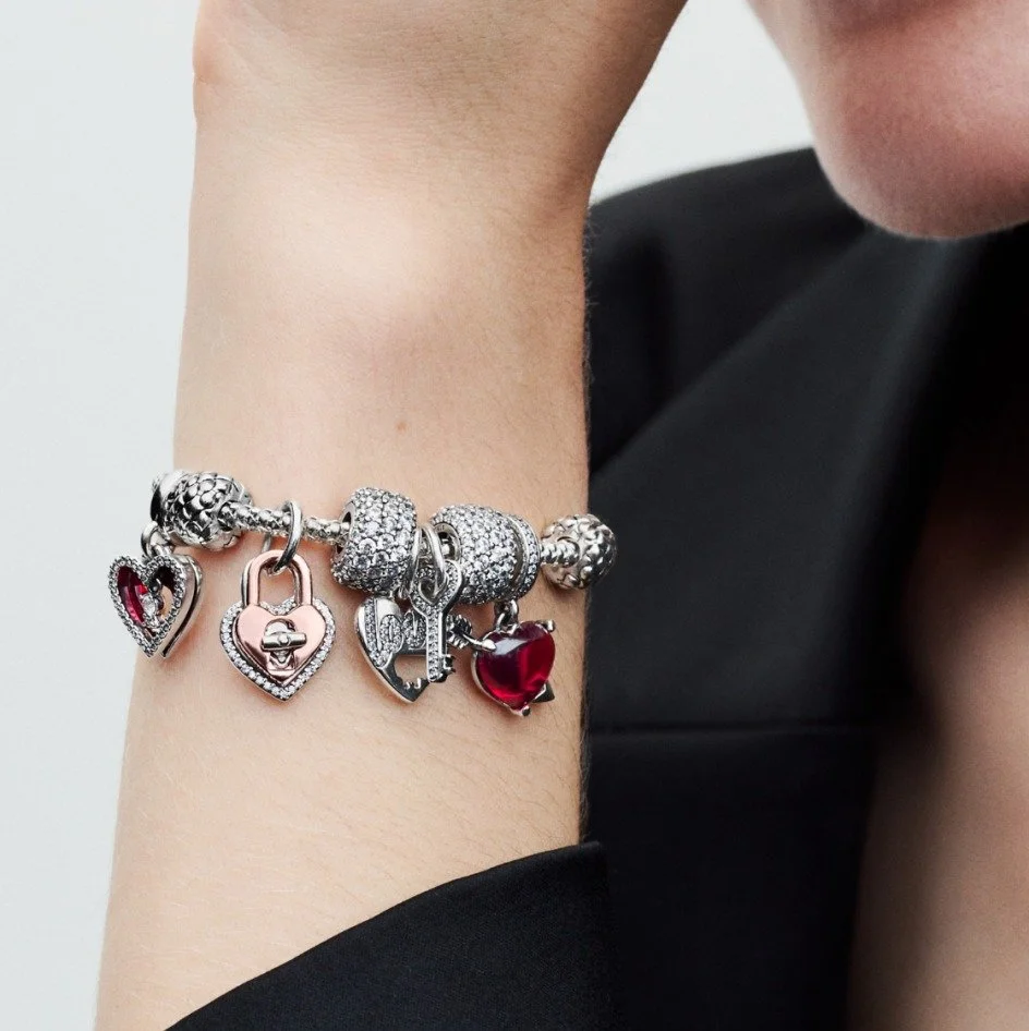 ✨ Sale: up to 50% off at @theofficialpandora ✨
Refresh your look with styles you&rsquo;ll wear all year 💍 For a limited time, select jewelry is up to 50% off, the perfect chance to stock up on favorites, discover something new, and treat yourself.

