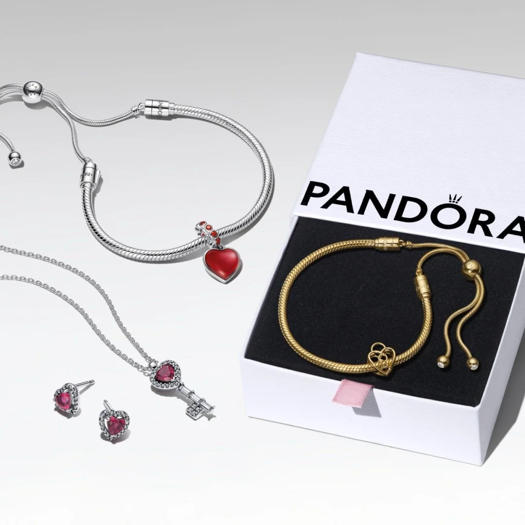 💖 Heartfelt gifts, ready to give. 💖 

This Valentine&rsquo;s Day, let your love shine with @theofficialpandora curated sets, perfectly paired pieces that say what words sometimes can&rsquo;t. ✨ 

Every detail turns a gift into something truly unfor