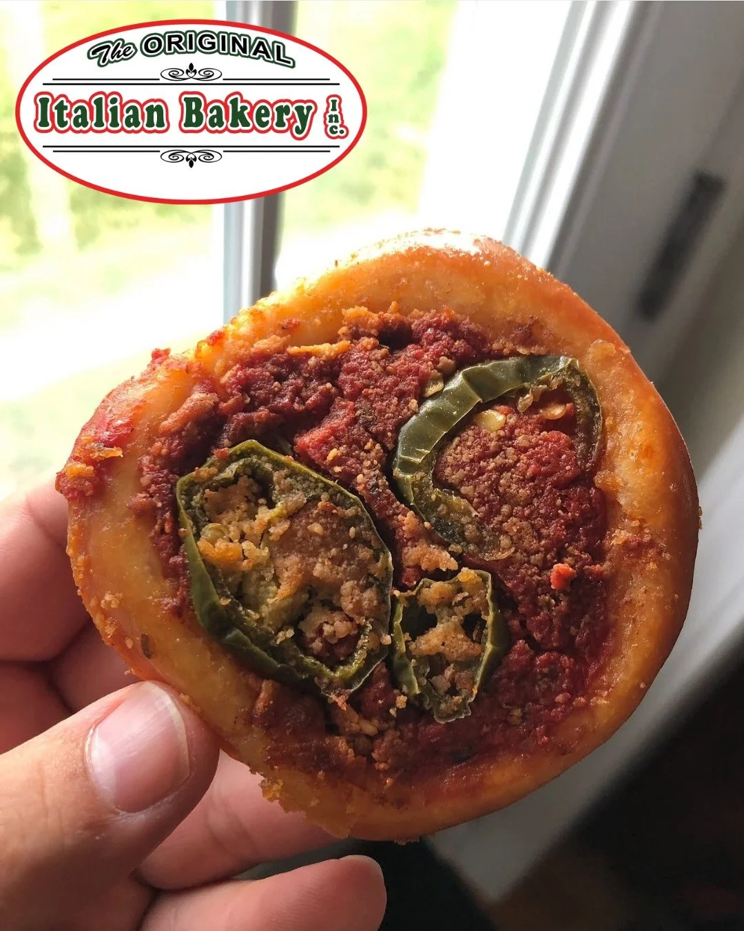 Quintessential Rhode Island means two iconic Rhode Island institutions in one place: The Original Italian Bakery and Warwick Mall. ⭐ 
Now, every Sunday, you can experience the true flavor of Rhode Island tradition as @theoriginalitalianbakeryinc brin