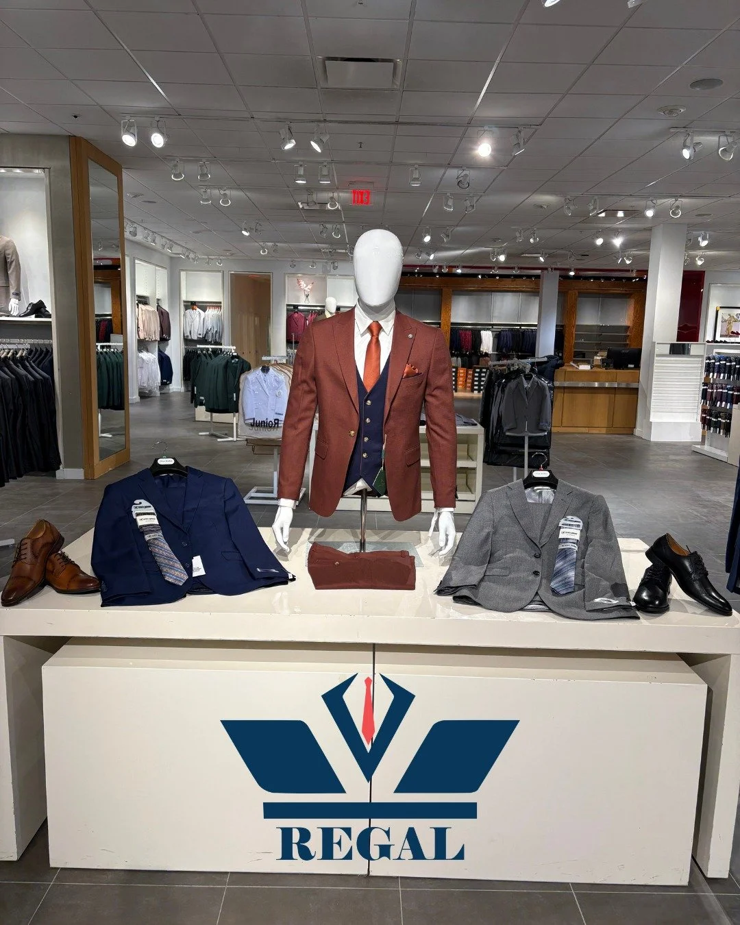 Big news! 🎉 @menswearregal is opening Saturday 3/7 at the Warwick Mall, right next to H&amp;M, and it&rsquo;s your new go-to for all things sharp and stylish. 😎 

From tailored formalwear that fits like a dream to casual menswear that&rsquo;s effor